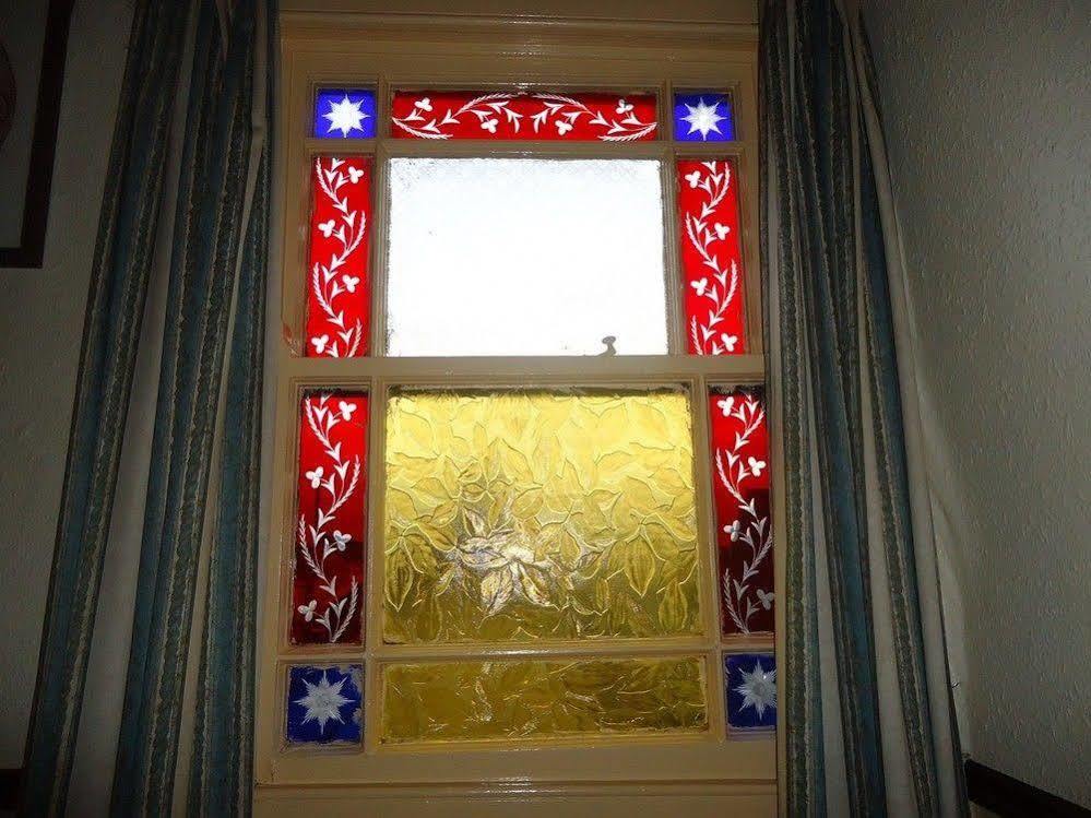 Seaview House Bed And Breakfast Larne Eksteriør bilde